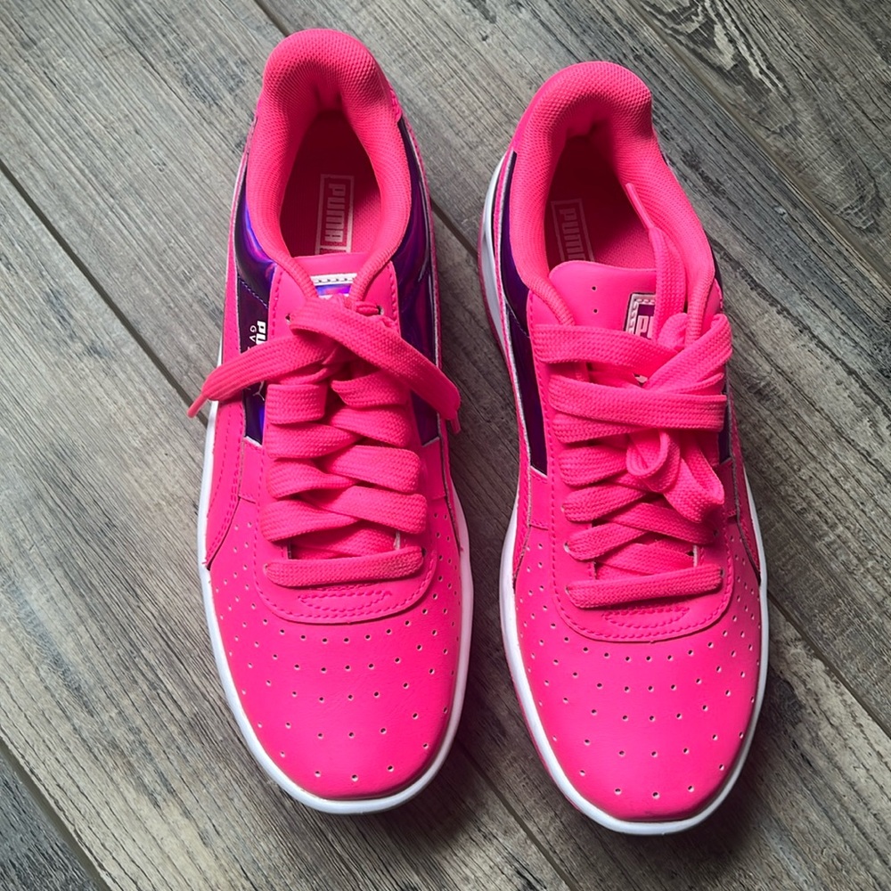 Pink puma sneakers size 5.5